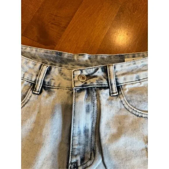 Woman’s new without tags boutique high rise shorts size 10/12 - Picture 2 of 3